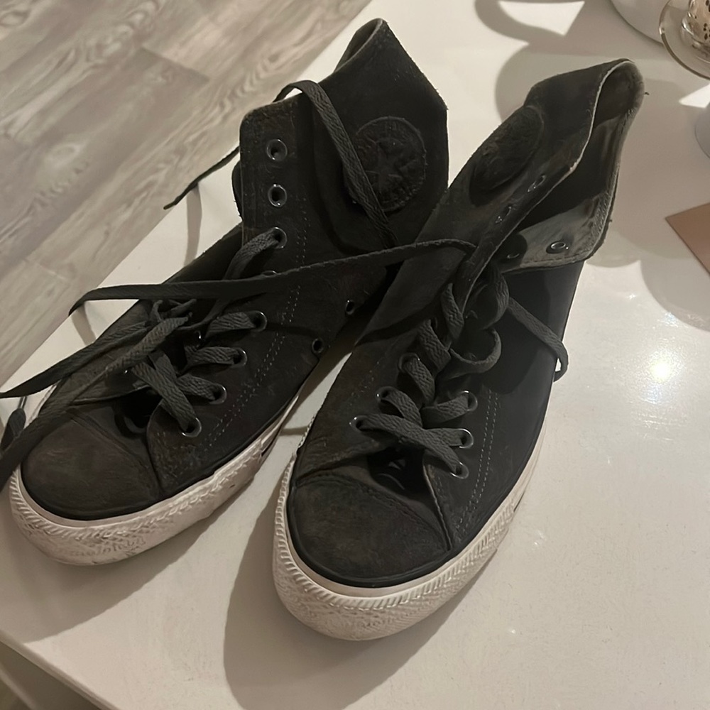 Mens gray suede converse’s size 9